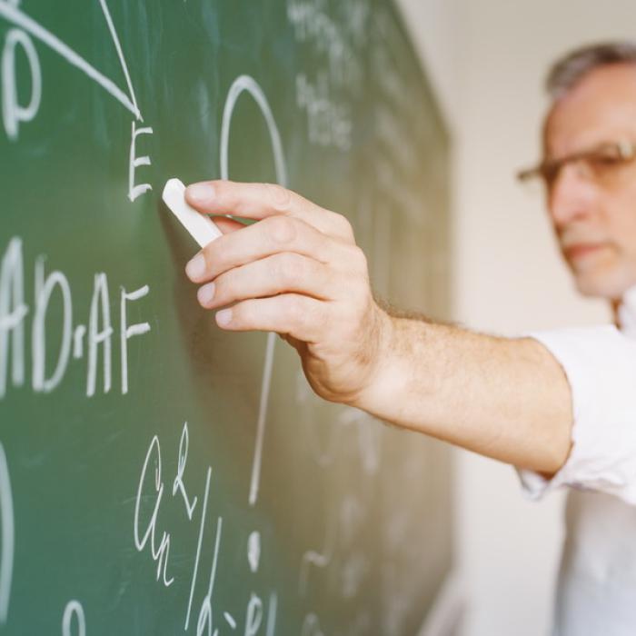 Veşti proaste pentru profesori! Ar putea fi amendaţi dacă fac acest lucru