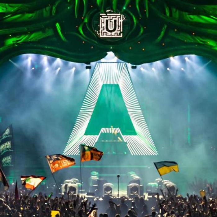 UNTOLD așteaptă 70.000 de spectatori. Cazare în cămin, la prețuri de hotel de lux 