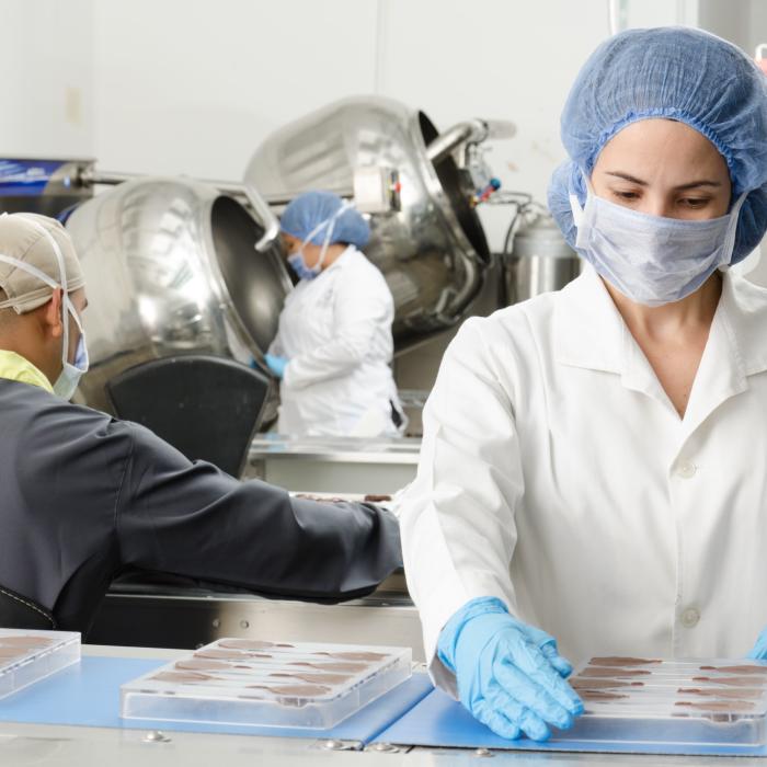 Bilanț COVID-19. Aproape 600 de pacienți la ATI. Peste 4400 de internați