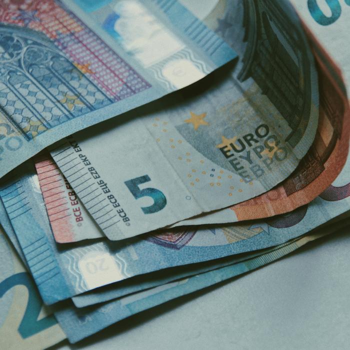 Franța va majora salariul minim în linie cu inflația