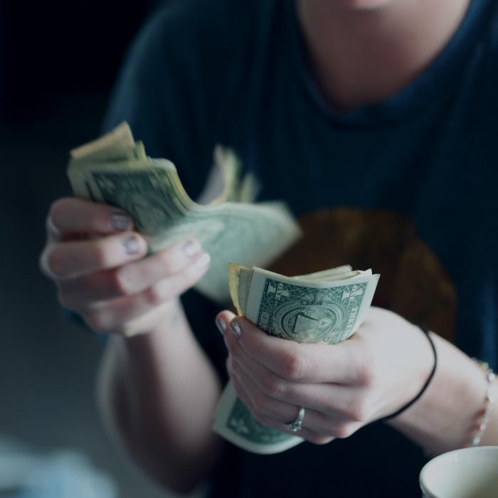 Horoscop 2021. Patru zodii care știu foarte bine să ÎNVÂRTĂ banii