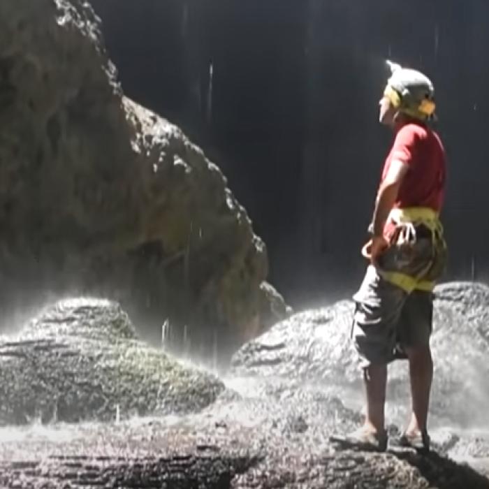 Înspăimântătoarea "Fântână a Iadului" de 200 de metri a fost EXPLORATĂ