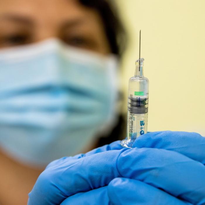 Loteria de vaccinare. Astăzi are loc prima extragere. Ce premii sunt puse în joc