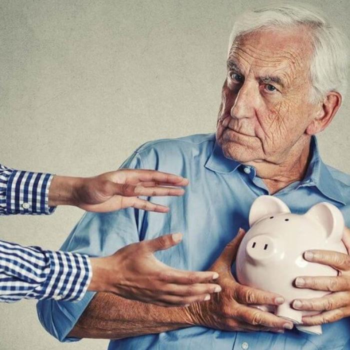 Inginerie financiară. Analist: Schema PONZI cu banii pensionarilor!