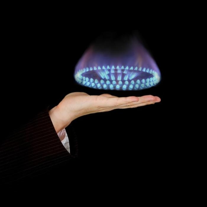 Facturi uriaşe la gaze în luna noiembrie. Furnizorii trimit notificări cu preţuri exorbitante