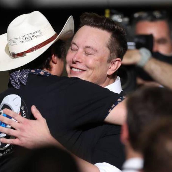 Averea lui Elon Musk, aproape cât PIB-ul României