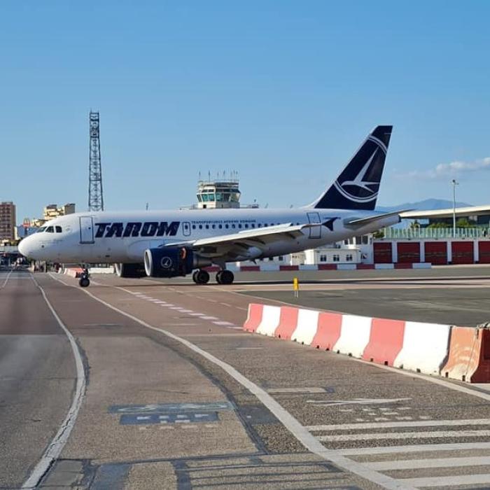 Tarom lansează biletul economic, FĂRĂ BAGAJ de CALĂ inclus. De când se aplică oferta