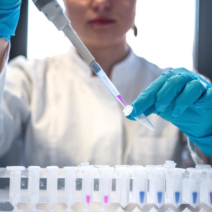 COVID-19. Ce se întâmplă când vaccinul pătrunde în organism