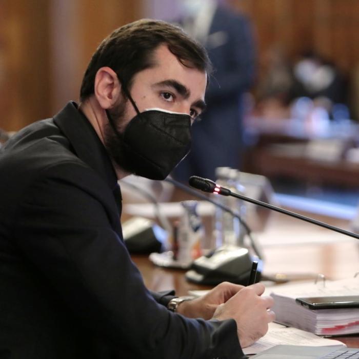 O nouă TAXĂ pentru români. Năsui: O taxă pe una dintre puținele distracții care le-au mai rămas disponibile românilor