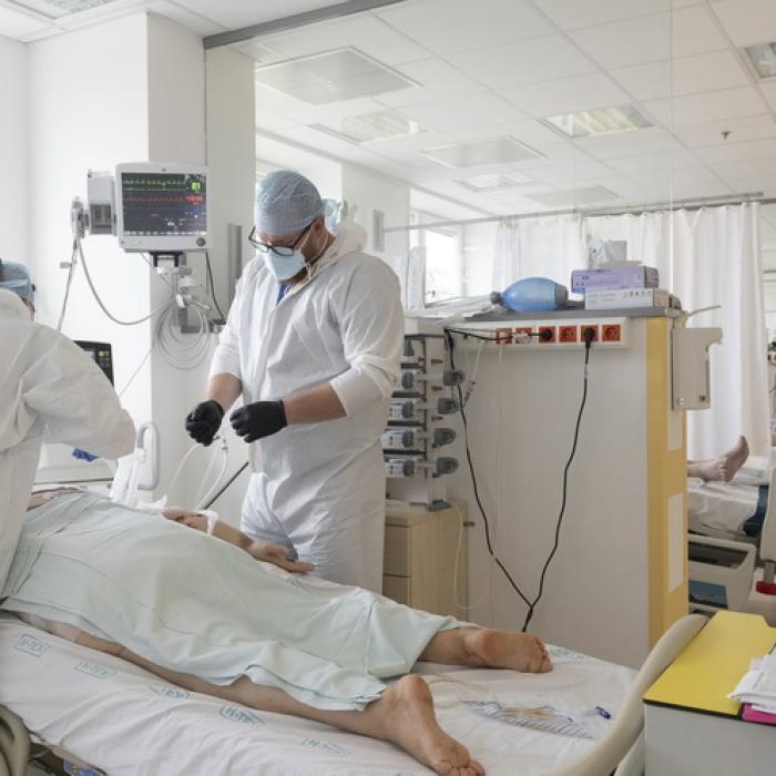 Europa experimentează două pandemii total diferite