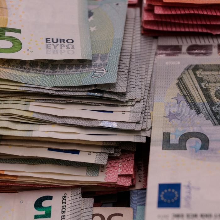Rata inflaţiei, peste nivelul creşterilor salariale: "2022 nu va fi un an roz pentru economia naţională"