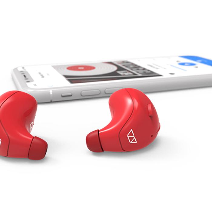 Căști revoluționare care traduc în timp real din orice limbă