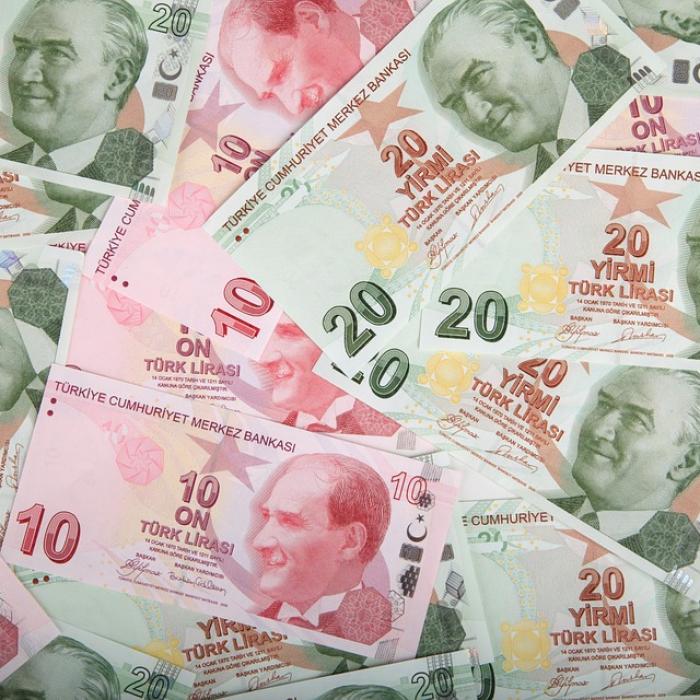 Lira turcească a luat-o la vale! Cea mai mare cădere din ultimii 20 de ani