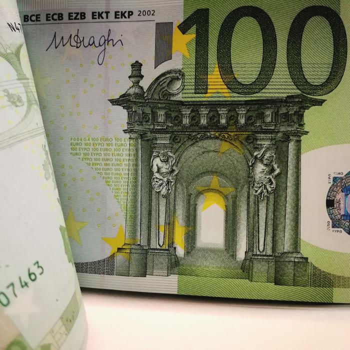 Băncile din Europa plătesc mai mult pentru a se împrumuta overnight decât pe trei luni