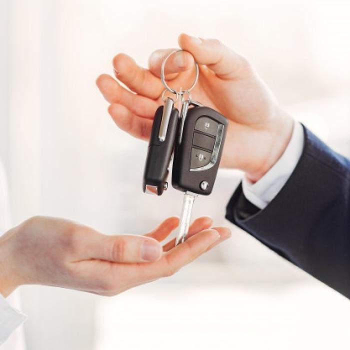 Ce pățești dacă împrumuți mașina personală? Scoți bani din buzunar