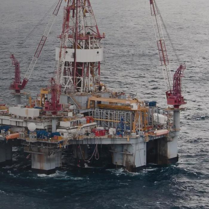 Alexandru Maximescu: Am fi putut avea gazele din Marea Neagră, în schimb îngheţăm în Palatul Parlamentului