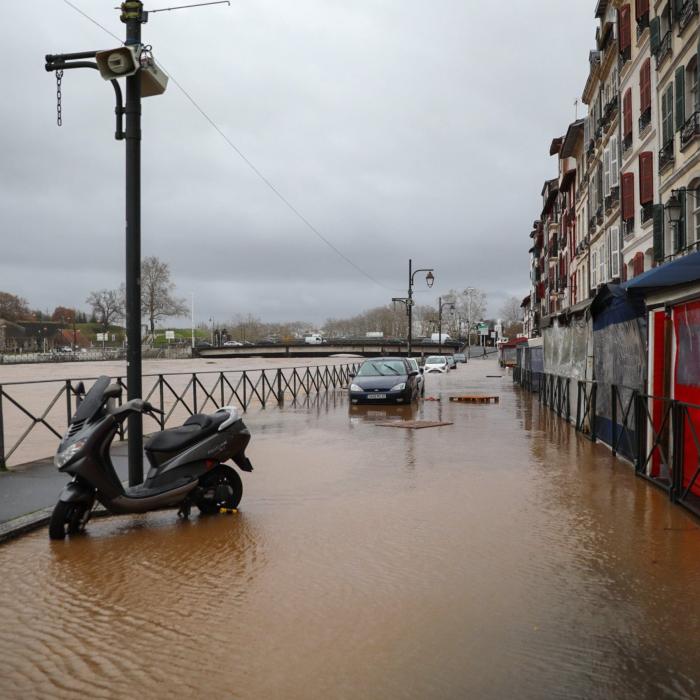 Inundațiile fac prăpăd în Franţa: Sute de persoane, evacuate / VIDEO