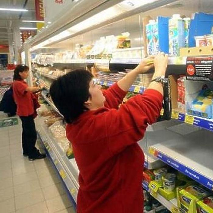 Ungaria obligă hipermarketurile să doneze alimente și le majorează impozitele