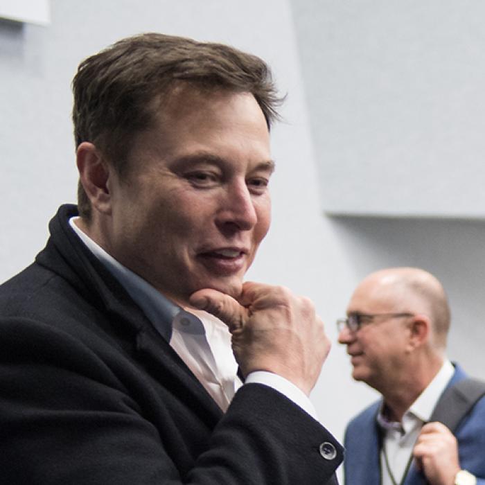 Acționarii Tesla, furioși, îl dau pe Musk în judecată. Din nou