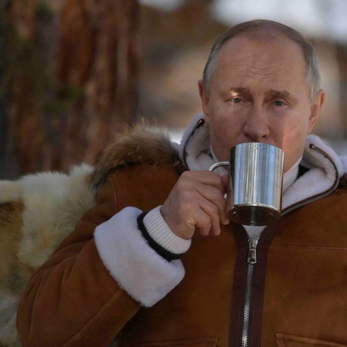 Putin s-a făcut cobai. Testează un vaccin nazal