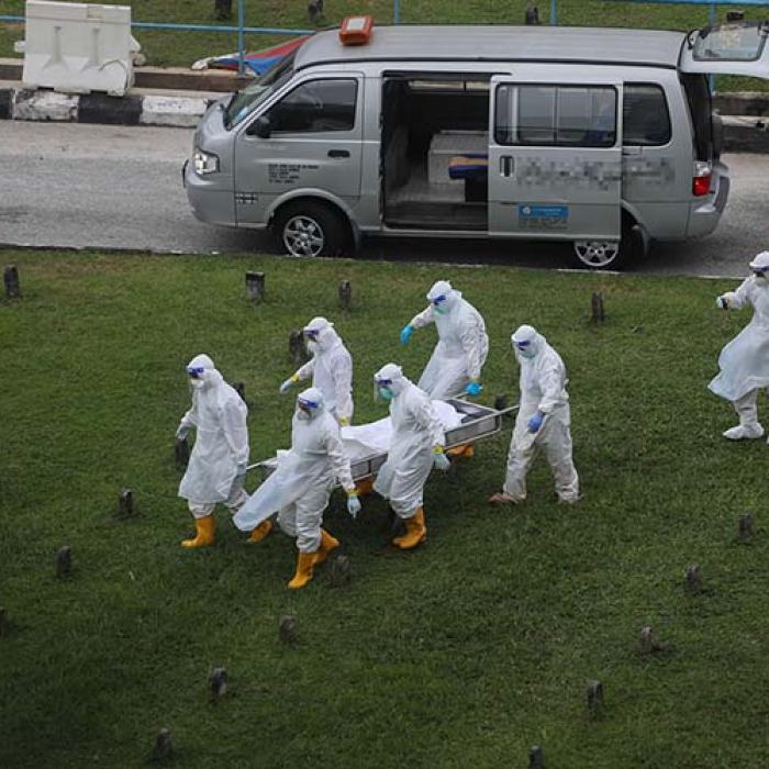 Europa impune restricții. SUA cheamă medicii militari să sprijine lupta