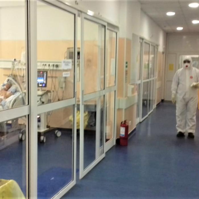 BILANȚ COVID. Peste 700 de cazuri noi. Numărul pacienților la ATI a ajuns la 468