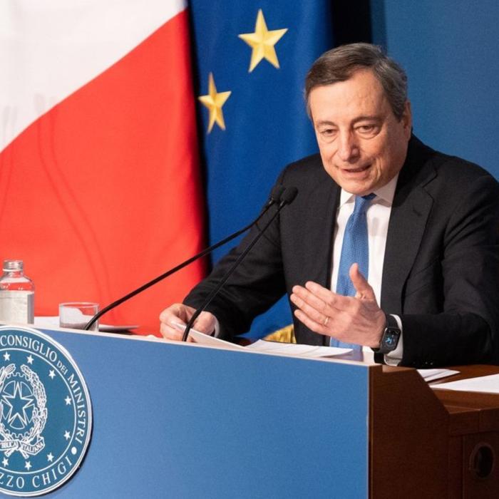 Decizia care ar putea arunca Italia în imponderabilitate. Mario Draghi se gândește să candideze. Berlusconi stă la pândă