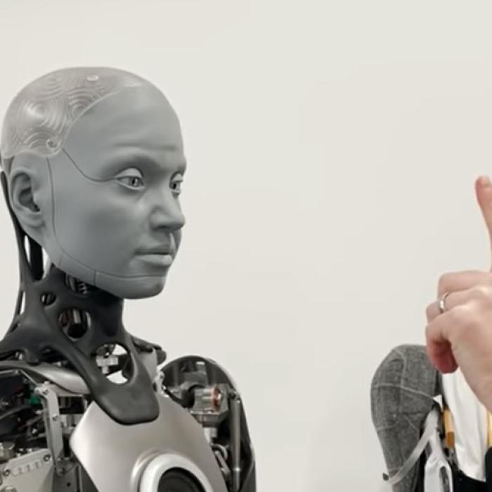 Robot umanoid, comparat cu "Terminator". Cum reacționează când cineva se apropie prea mult VIDEO