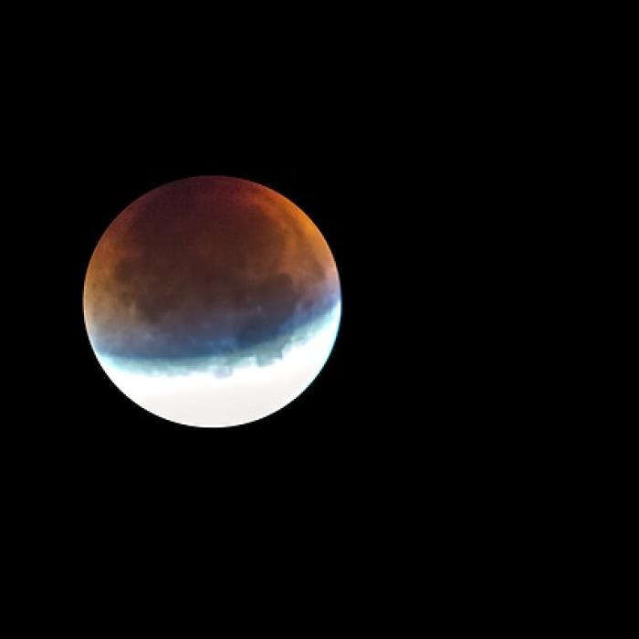 Moment istoric, astronomii au surprins explozia unei supergigantice roșii, stea de 10 ori mai mare decât Soarele
