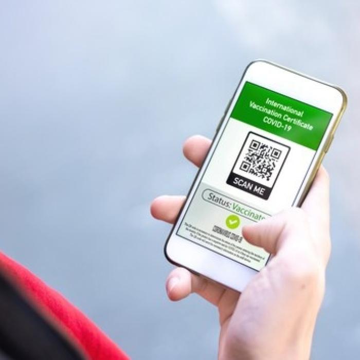 Certificatul verde, OBLIGATORIU cu TREI doze. Raed Arafat: Mâine intră o regulă! Nu este o chestiune inventată de noi