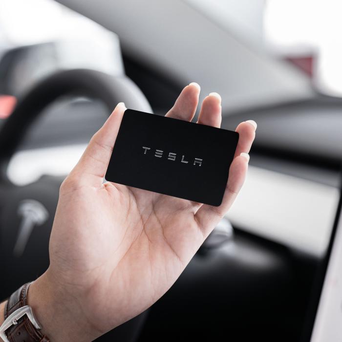 Tesla deţine bitcoin în valoare de aproape două miliarde de dolari