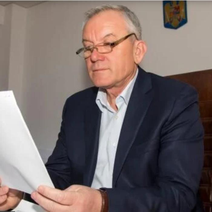 Buhaiul de baltă şi poponetele BLOCHEAZĂ investiţiile din Buzău. Primarul spune, însă, că animalele sunt de negăsit