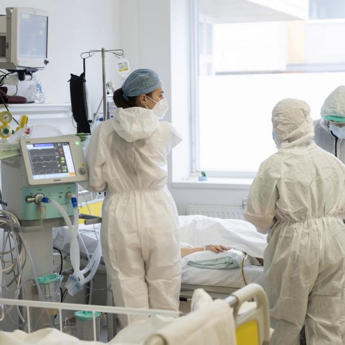Covid de lungă durată, fenomenul care îi îngrijorează pe medici. Speranţă pentru cei care au o formă prelungită de boală 