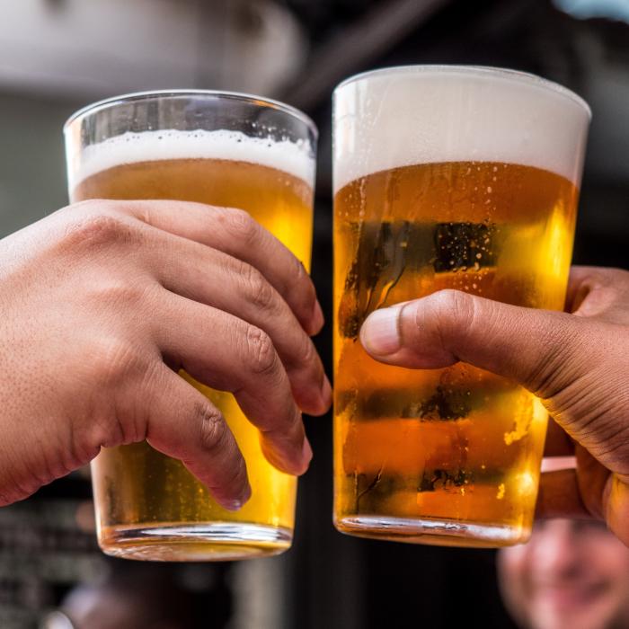 Paradox cu românii şi berea. Sunt mari iubitori, însă...