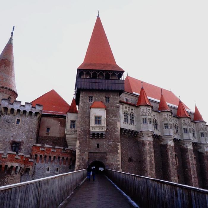 Cum s-a rezolvat problema încălzirii unuia dintre cele mai celebre castele din România