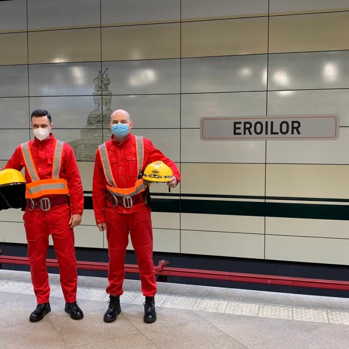 Ai scăpat ceva pe linia de metrou? Aşa îţi poţi recupera obiectele, în siguranţă