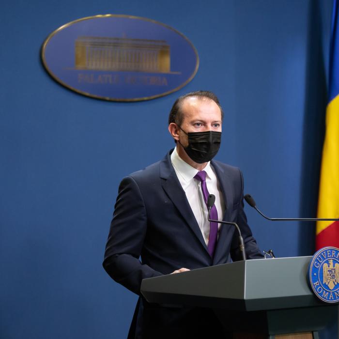 Alba-neagra cu scăderea accizei la carburant. Cîţu: Eu am fost sceptic