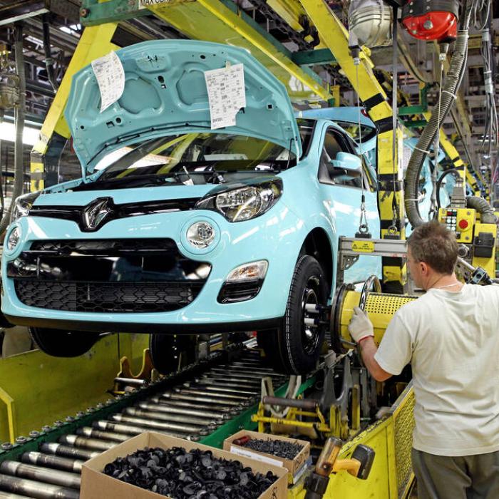Renault suspendă temporar activitatea fabricii din Moscova, din cauza deficitului de componente
