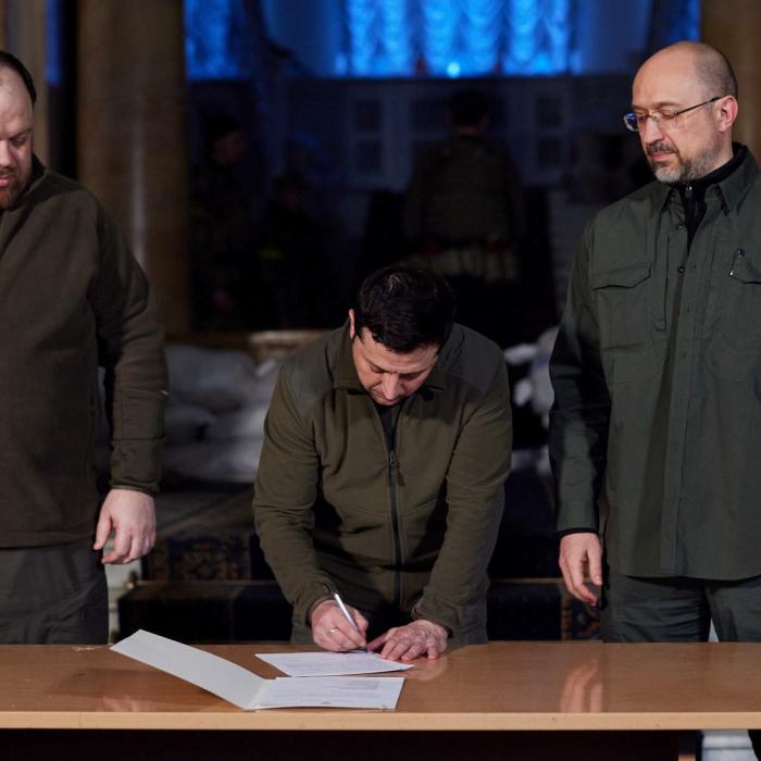 Zelenski i-a scutit de viză pe combatanţii străini care vor să lupte în Ucraina 