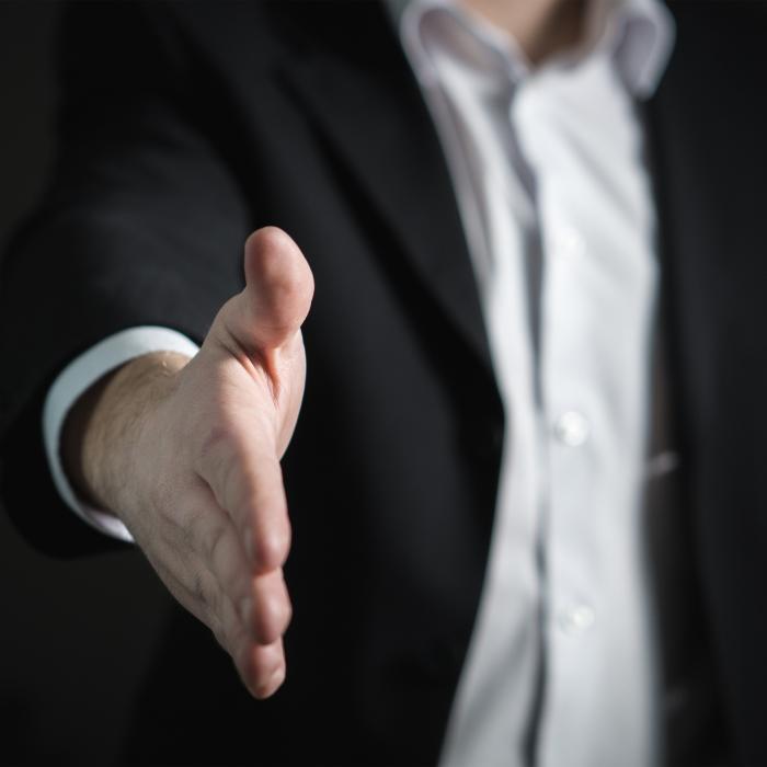 Un expert propune ca negocierile Rusia - Ucraina să aibă loc în România
