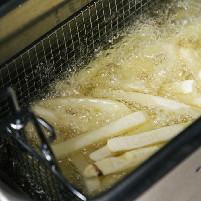 Criză a uleiului de gătit, urmare a războiului. Specialist: Cămara e goală. E furtuna perfectă!