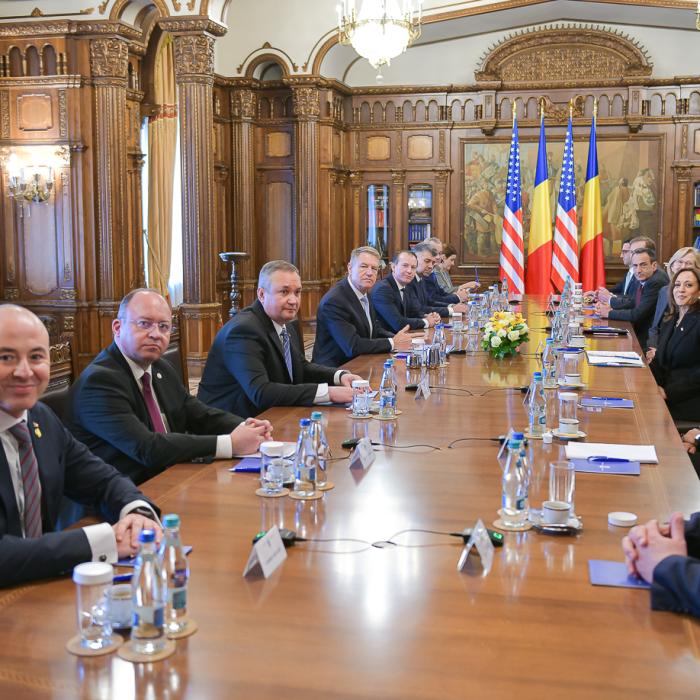 Eveniment major la Bucureşti, în contextul războiului Rusia-Ucraina: Kamala Harris a venit în România. Imagini cu vicepreşedintele SUA 