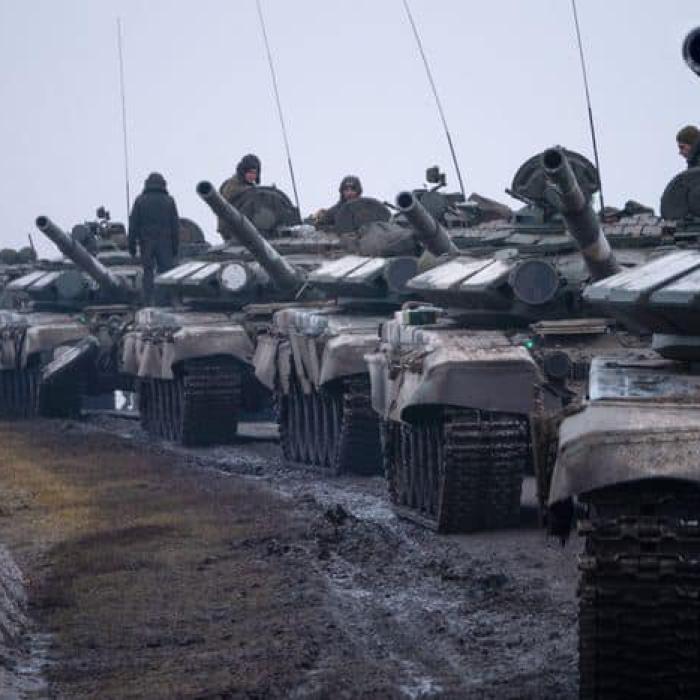 Ruşii încearcă să încercuiască Kievul. Coloană uriaşă, dispersată la nord de capitala Ucrainei