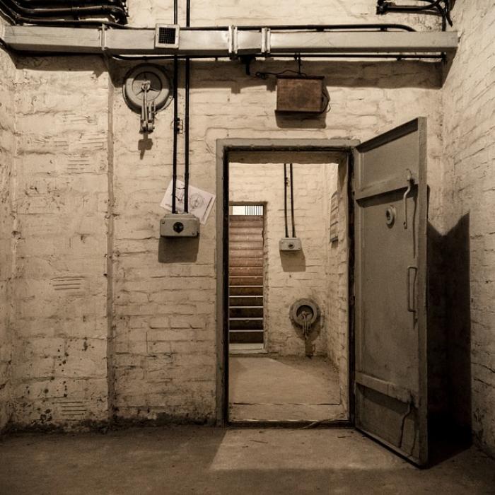 Cum arată buncărele din blocurile noi. Imobilele care obligatoriu au astfel de adăposturi VIDEO