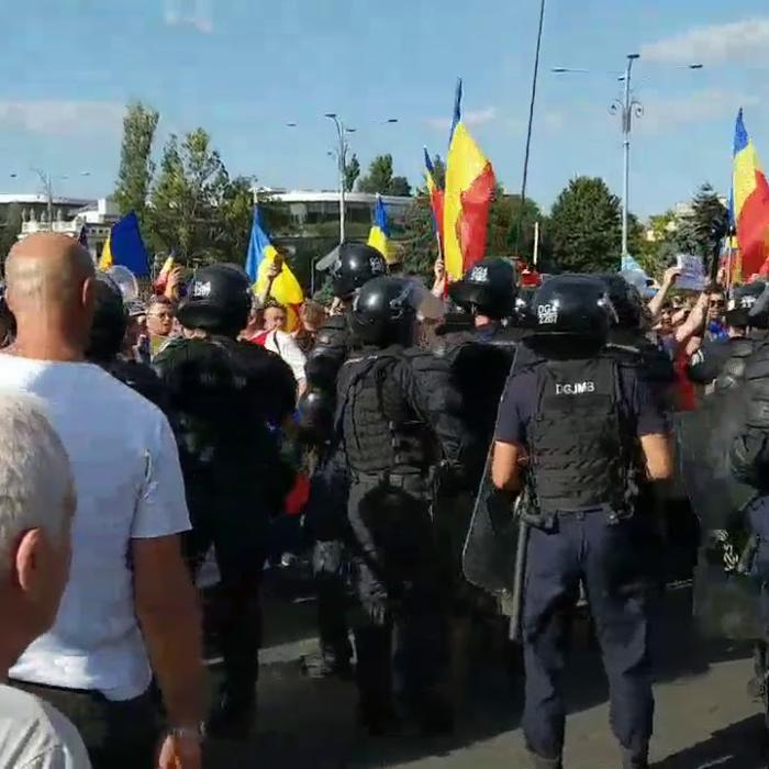 BNS, protestul SCUMPIRILOR în Piaţa Victoriei. Mii de români au ieşit în stradă