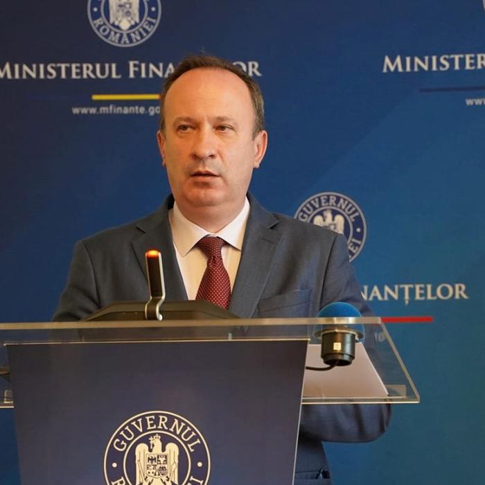 După mersul la teatru, Câciu renunţă şi la maşina pe motorină ca să facă economii