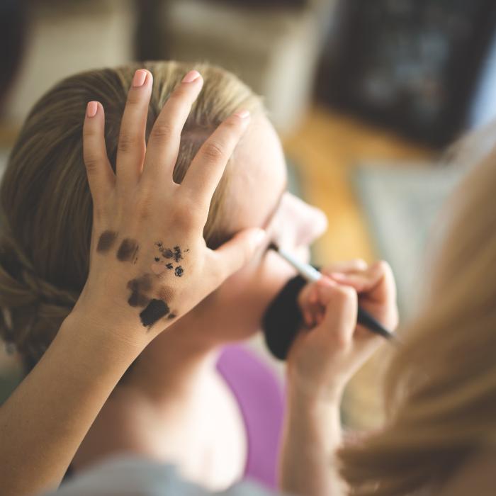 Profesorii care dau meditaţii şi persoanele care prestează servicii de înfrumuseţare, în vizorul ANAF