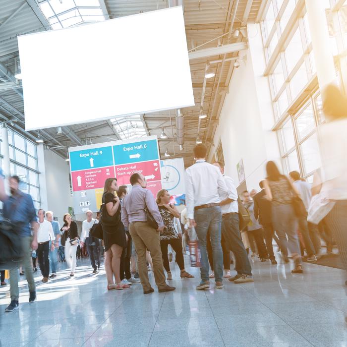 Blue Air anunță introducerea a 11 noi rute din România