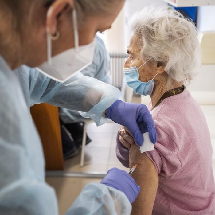 Centrele de vaccinare se închid. Unde se vor putea imuniza românii