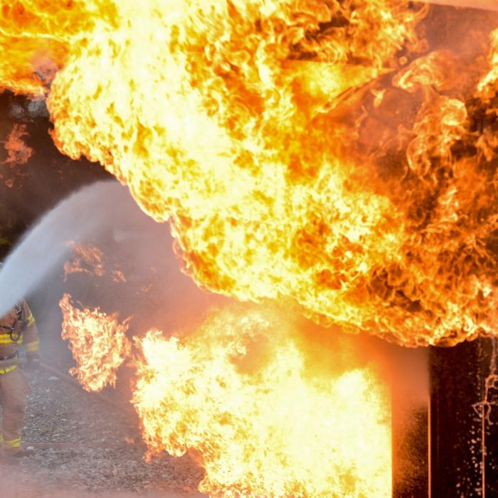 Explozie soldată cu peste 100 de morți la depozitul unei rafinării ilegale de petrol din Nigeria